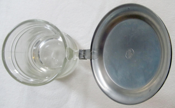 Einfacher Bierkrug mit Zinndeckel